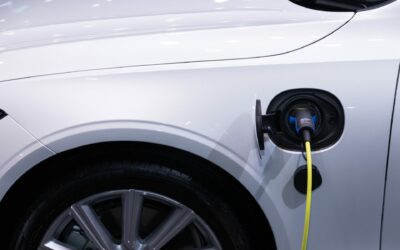 Assicurare un’auto elettrica costa di più